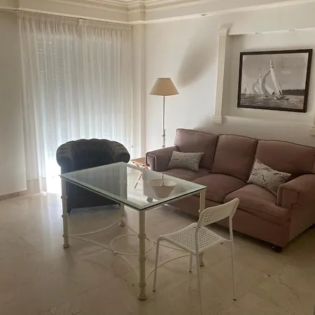 Calle Gondomar Apartment *